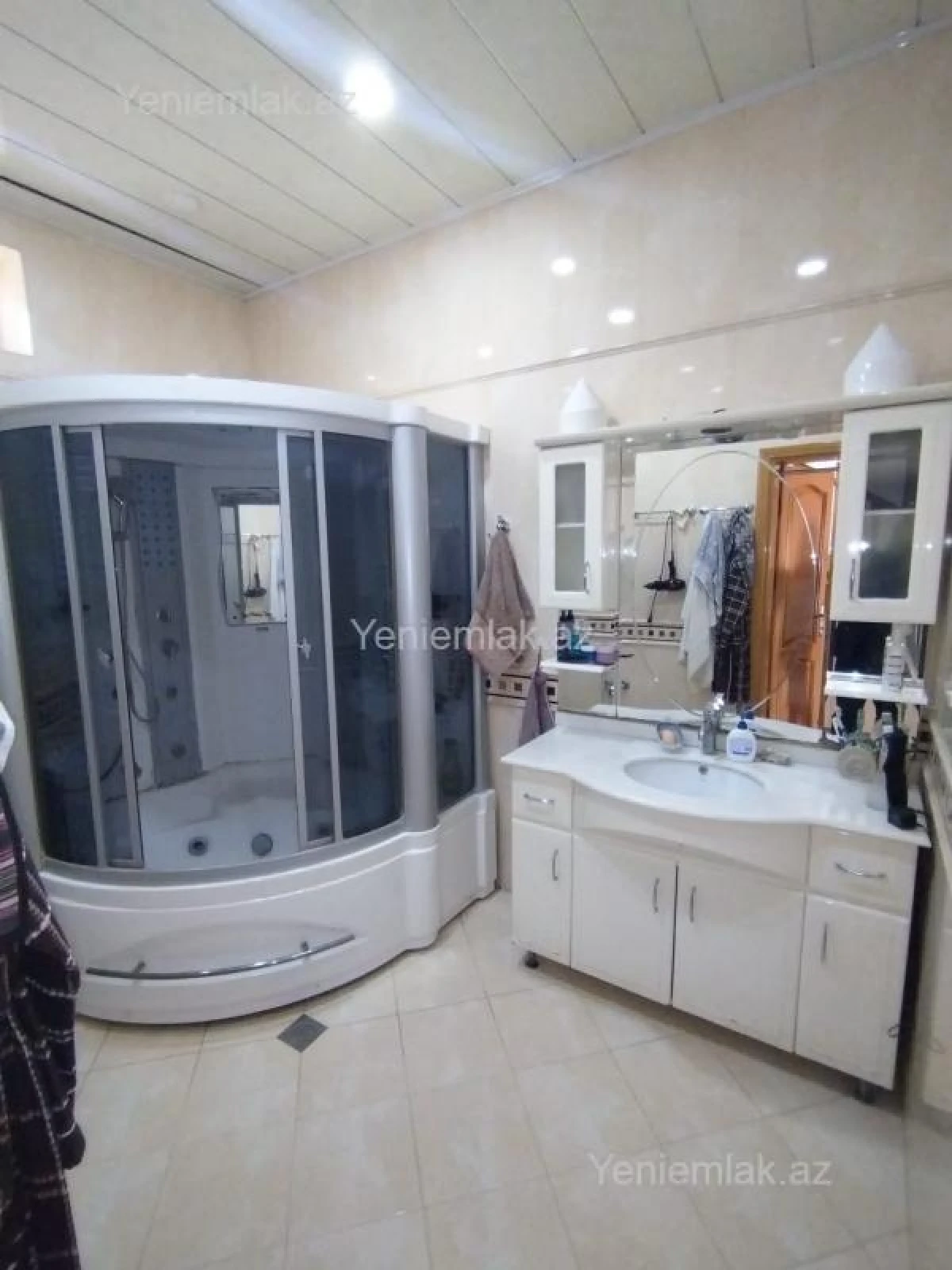 Satılır 10 otaqlı həyət evi 650 m²