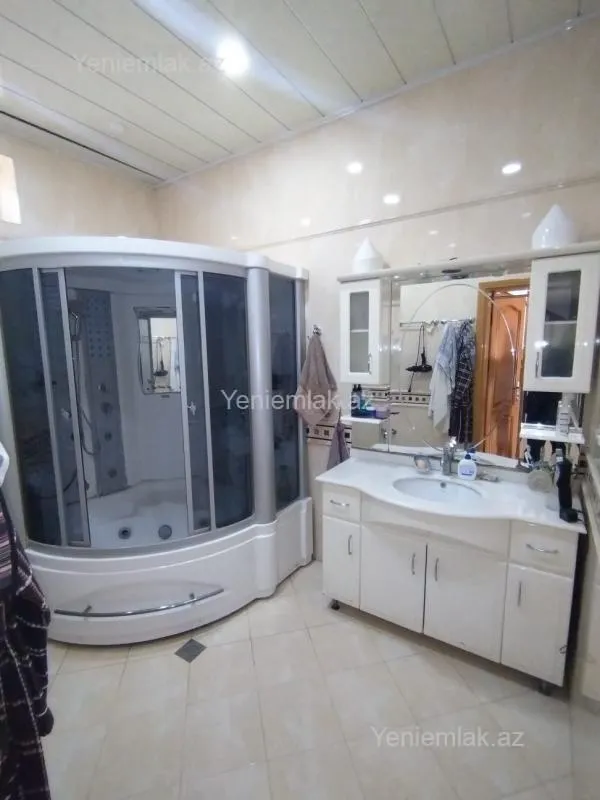 Satılır 10 otaqlı həyət evi 650 m²