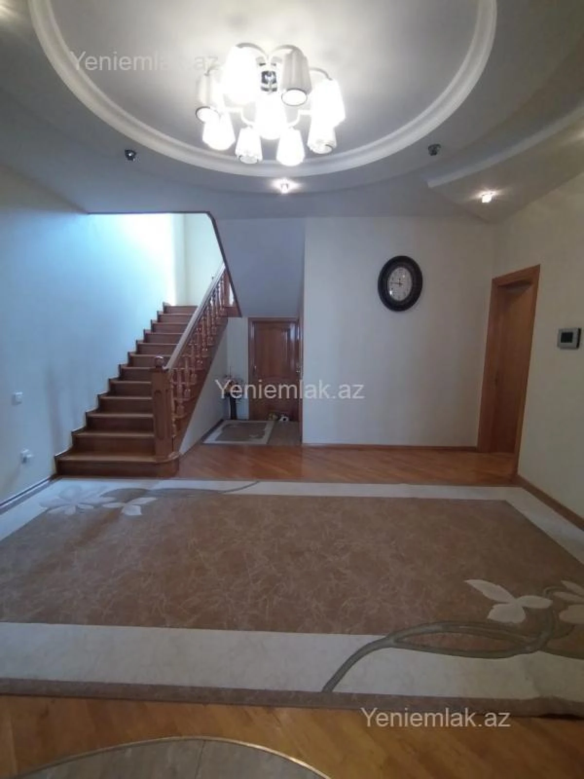 Satılır 10 otaqlı həyət evi 650 m²