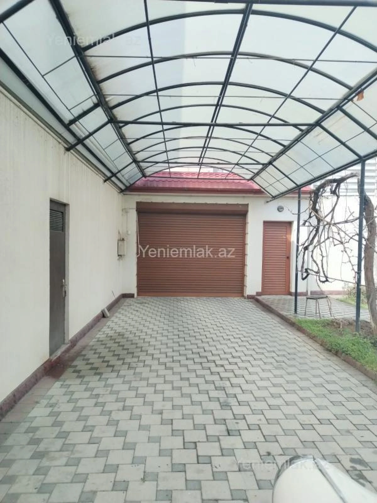 Satılır 10 otaqlı həyət evi 650 m²