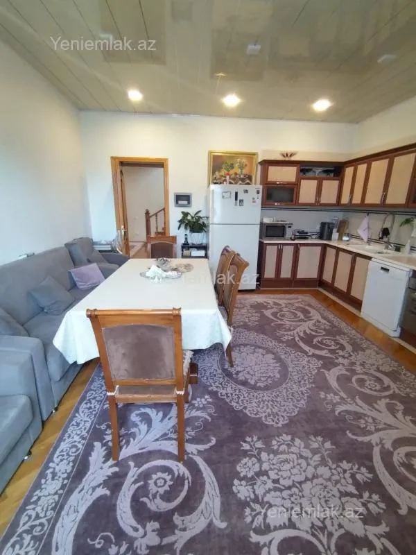 Satılır 10 otaqlı həyət evi 650 m²