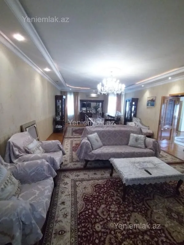 Satılır 10 otaqlı həyət evi 650 m²