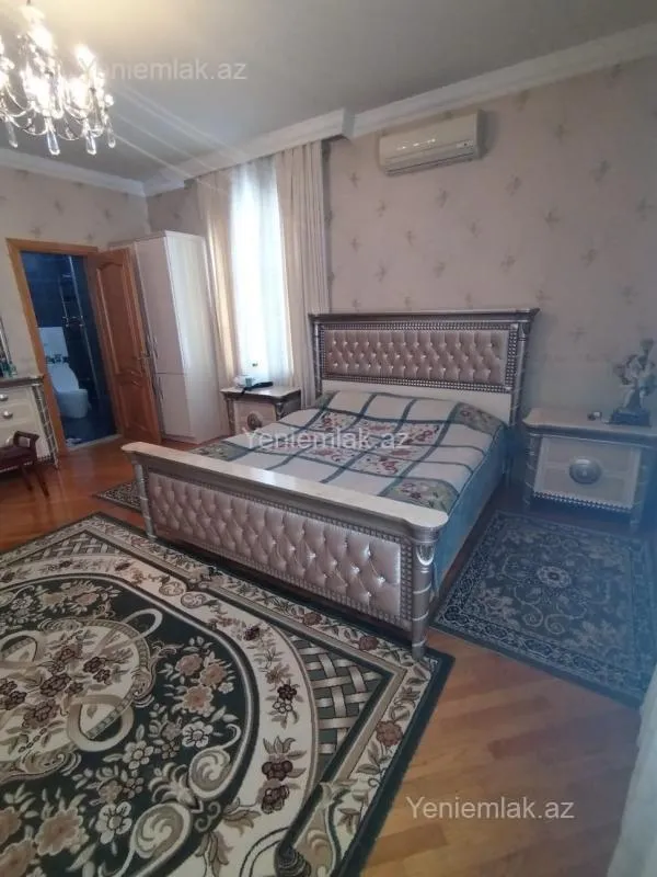 Satılır 10 otaqlı həyət evi 650 m²