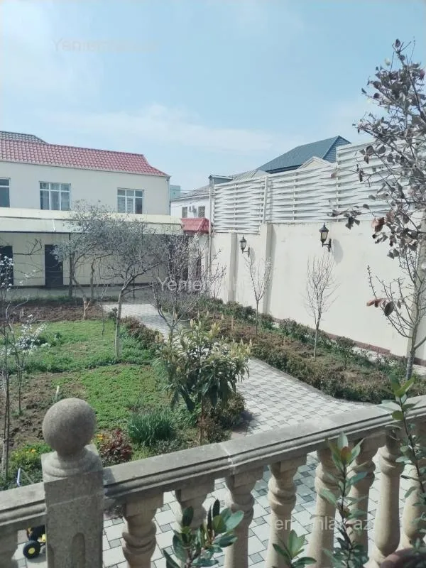 Satılır 10 otaqlı həyət evi 650 m²