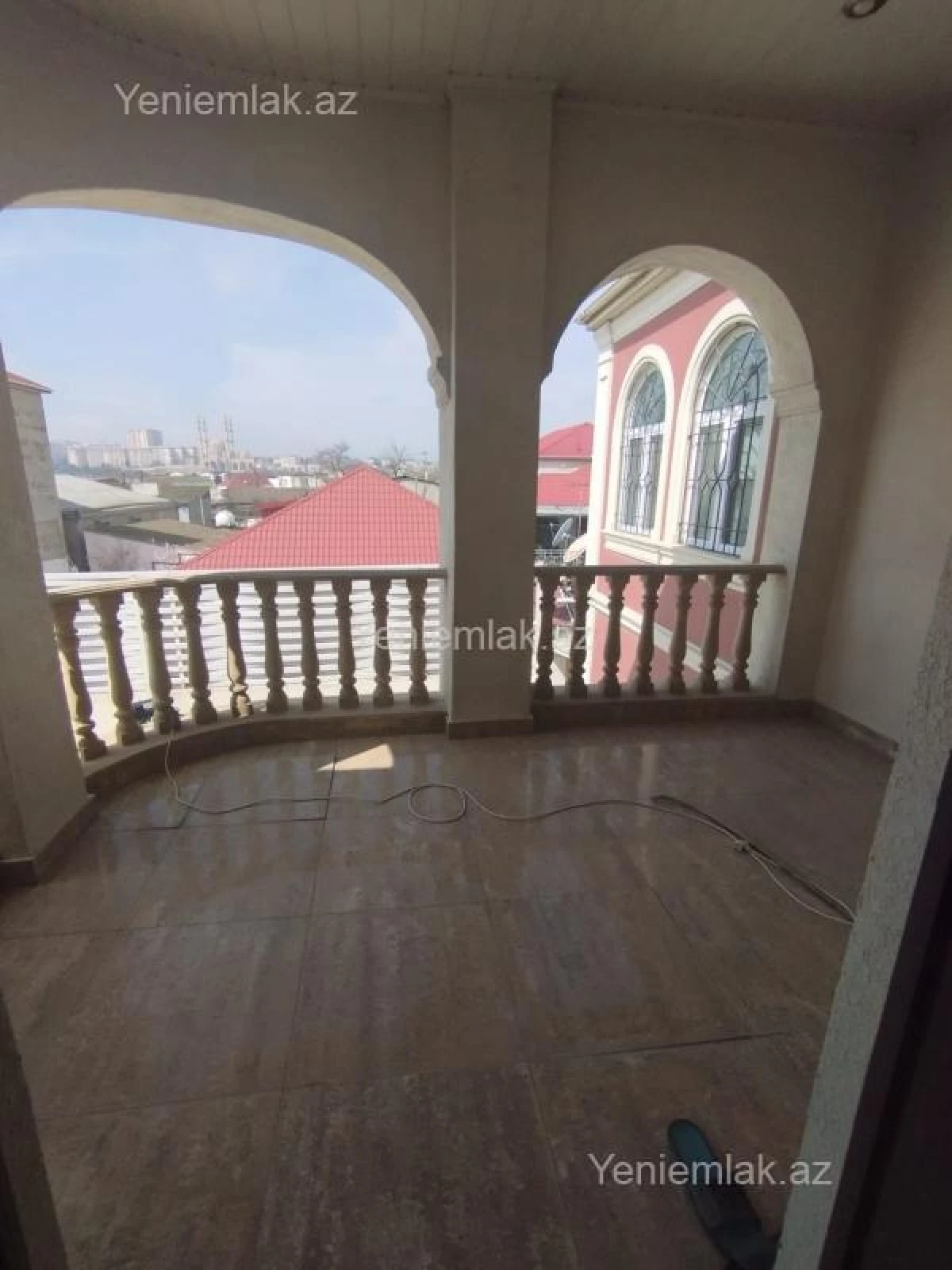 Satılır 10 otaqlı həyət evi 650 m²