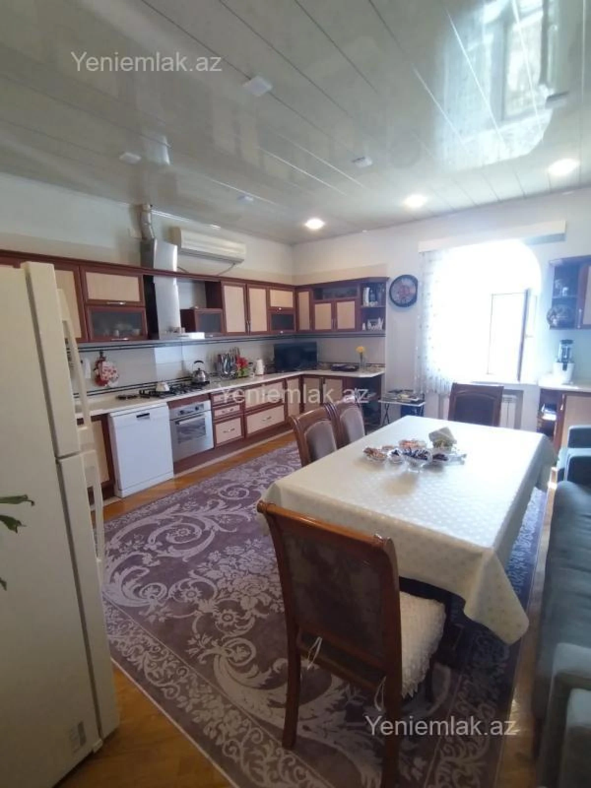 Satılır 9 otaqlı həyət evi 640 m²