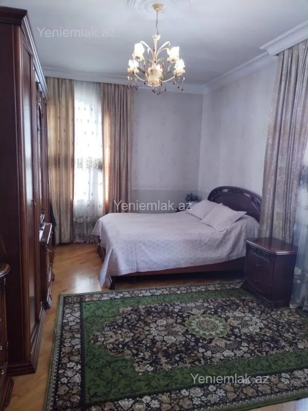 Satılır 9 otaqlı həyət evi 640 m²