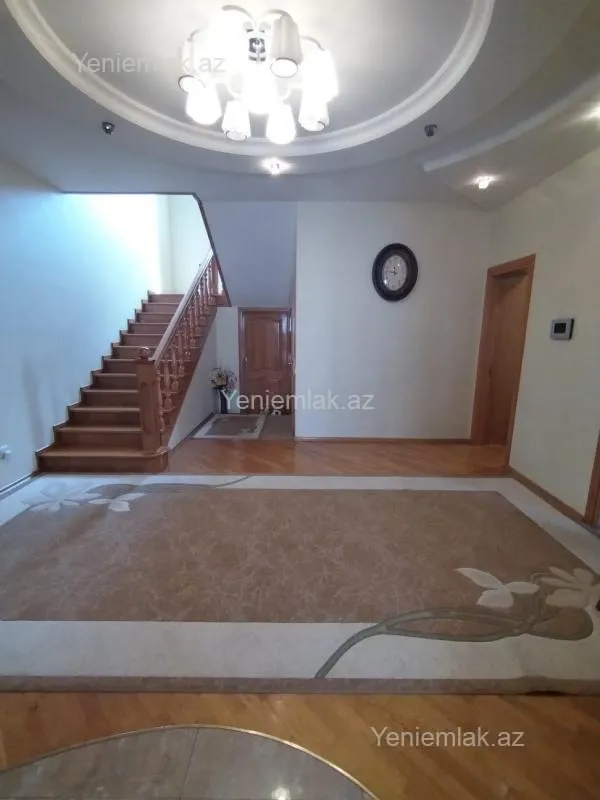 Satılır 9 otaqlı həyət evi 640 m²