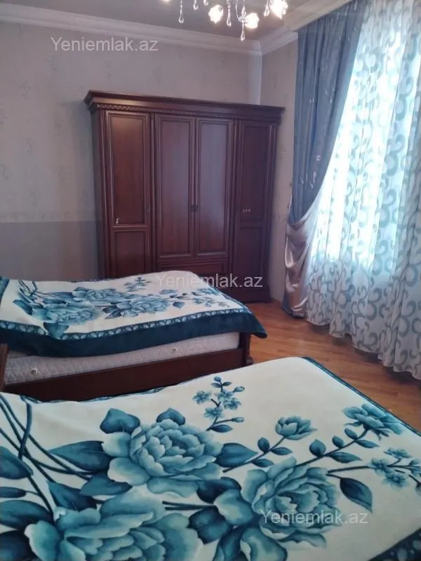 Satılır 9 otaqlı həyət evi 640 m²