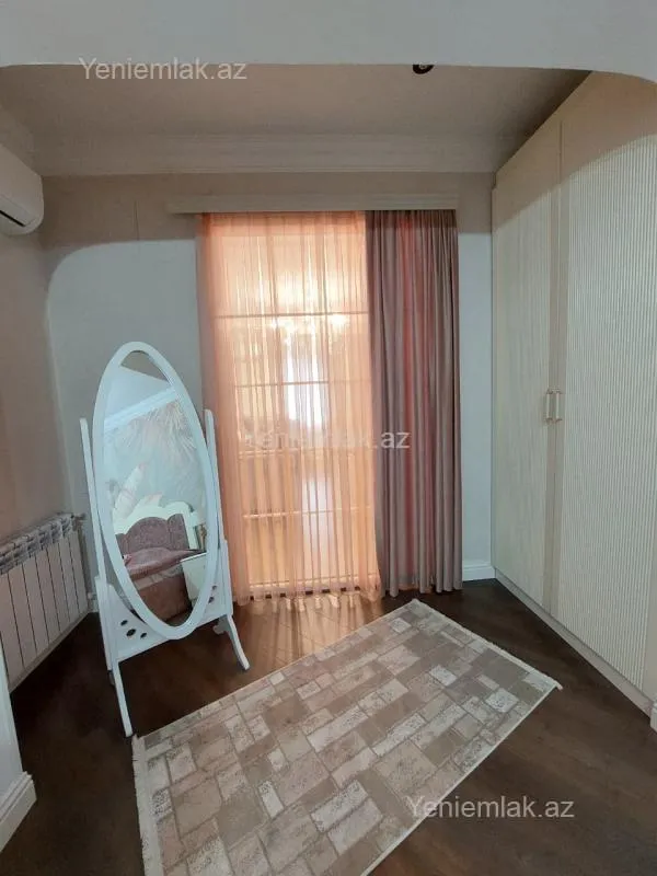 Satılır 3 otaqlı köhnə tikili 110 m²