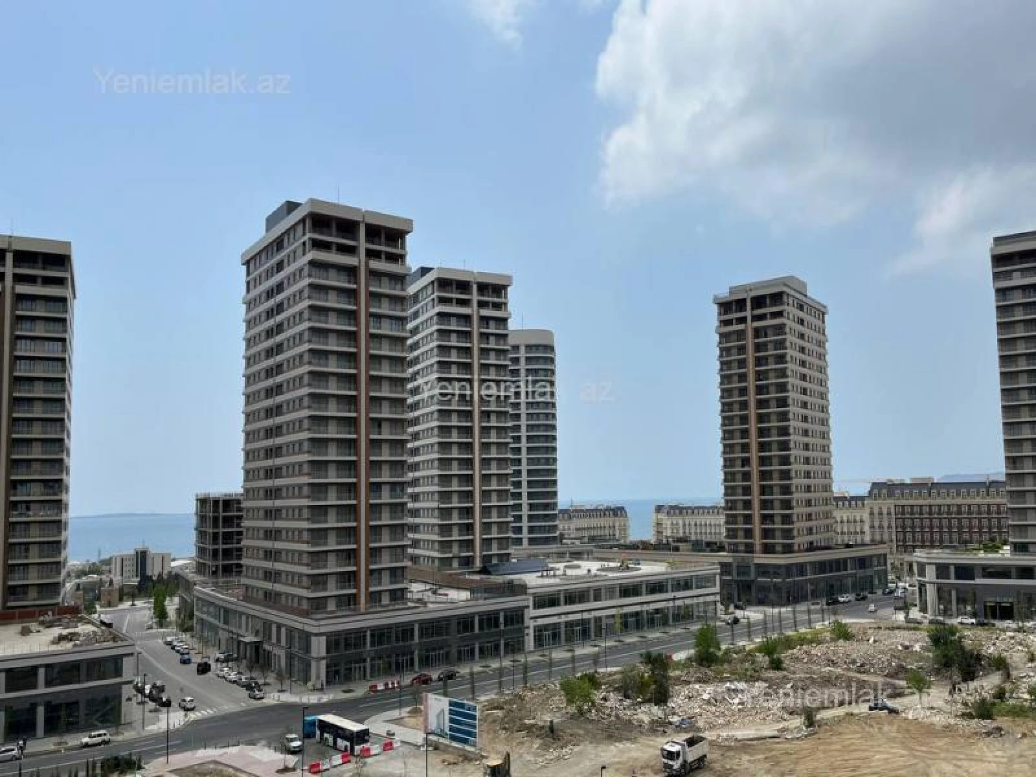 Satılır 4 otaqlı yeni tikili 200 m²