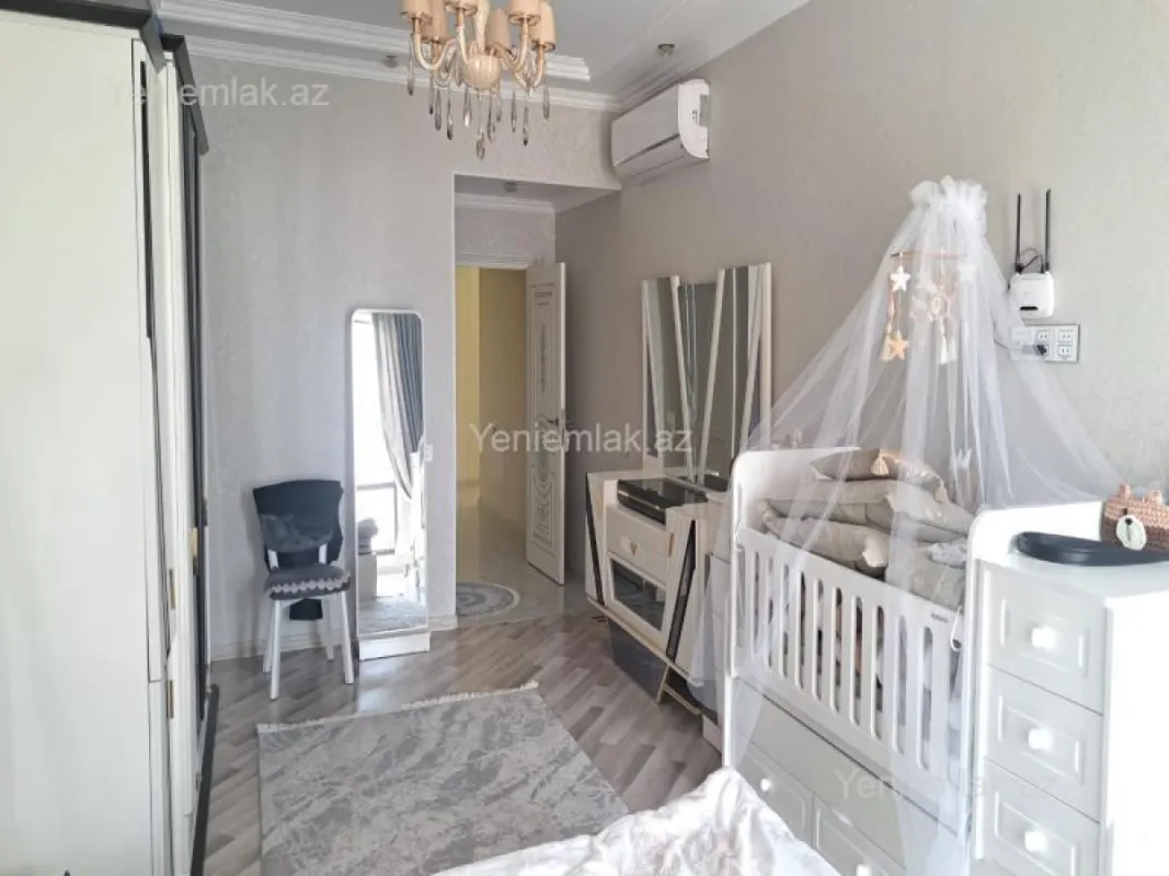 Satılır 3 otaqlı yeni tikili 135 m²