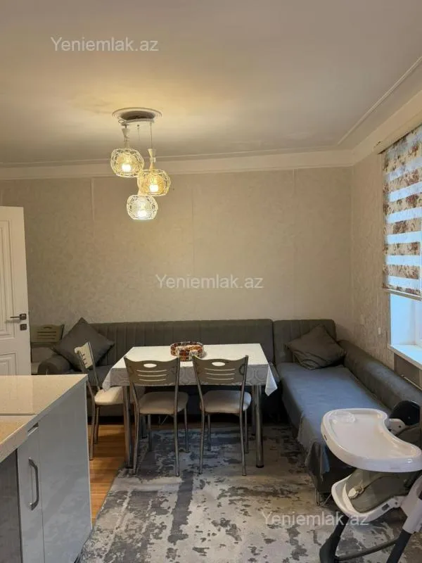 Satılır 4 otaqlı köhnə tikili 90 m²