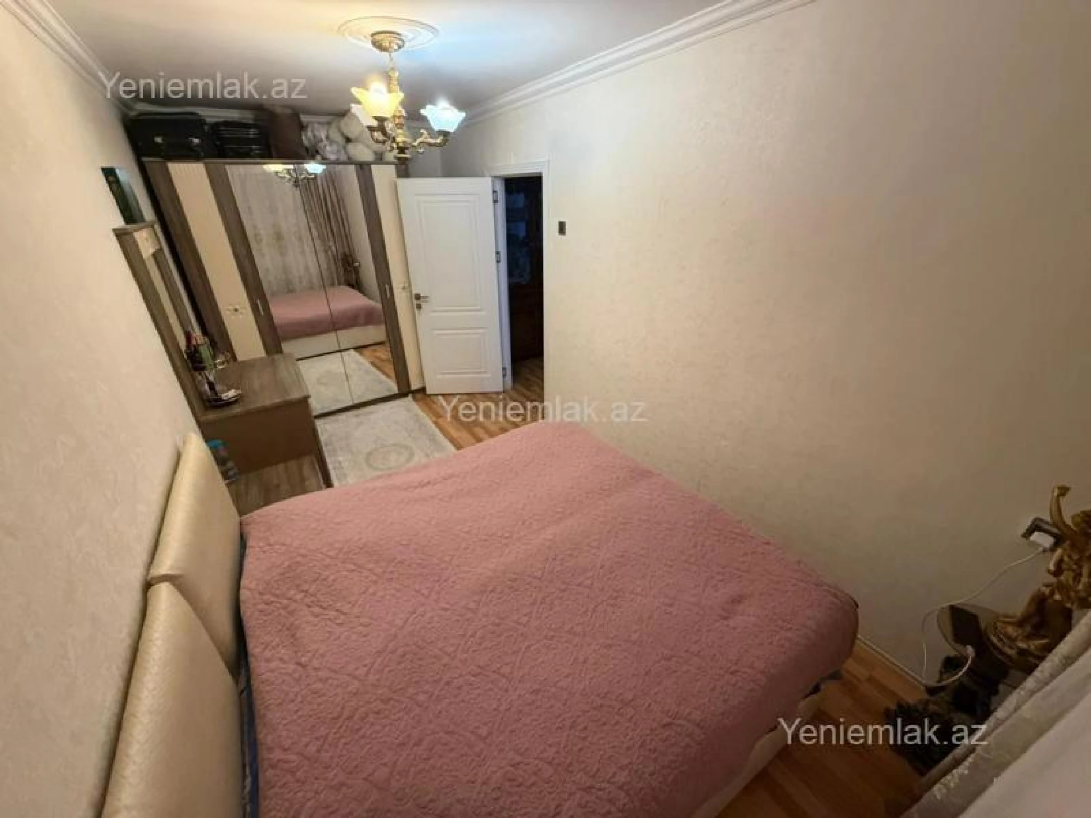 Satılır 4 otaqlı köhnə tikili 90 m²