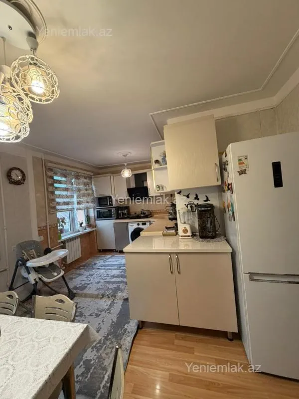 Satılır 4 otaqlı köhnə tikili 90 m²