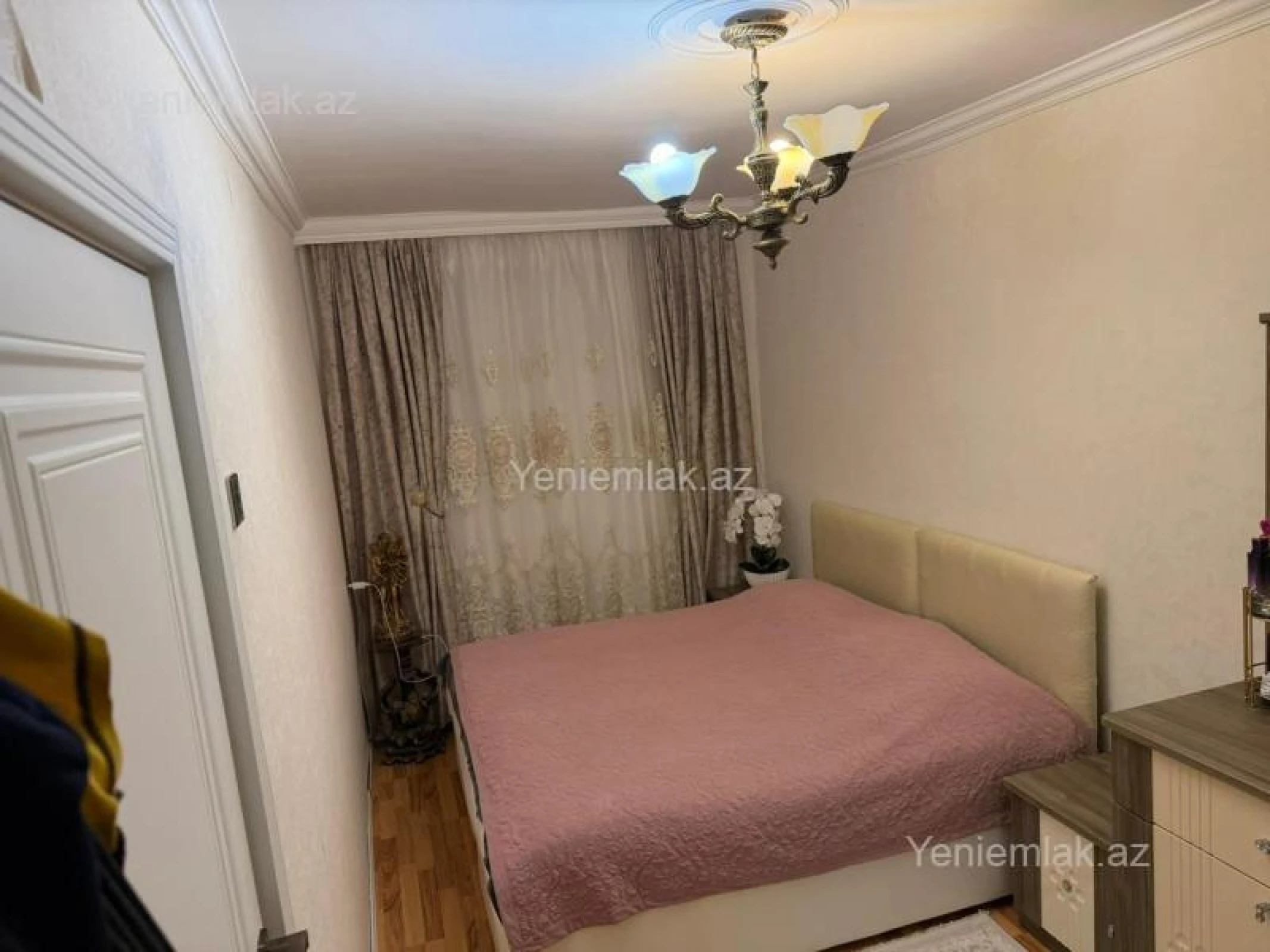 Satılır 4 otaqlı köhnə tikili 90 m²