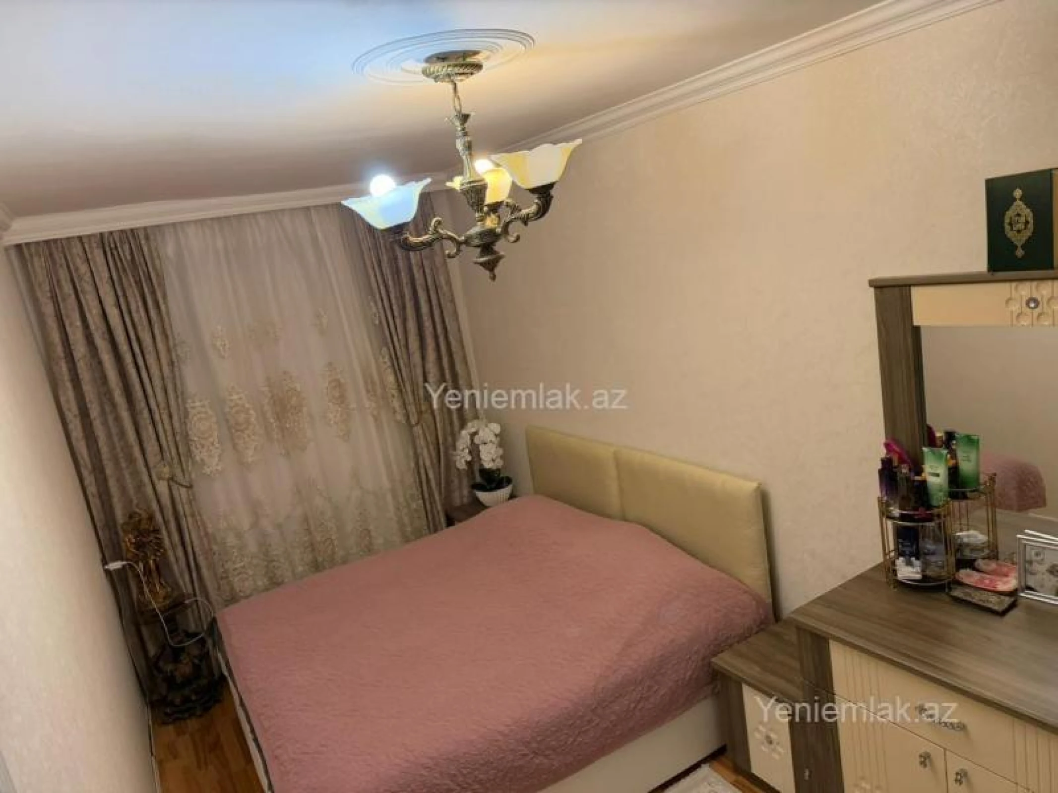 Satılır 4 otaqlı köhnə tikili 90 m²
