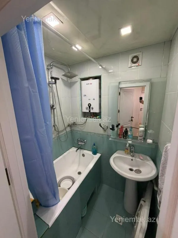 Satılır 4 otaqlı köhnə tikili 90 m²