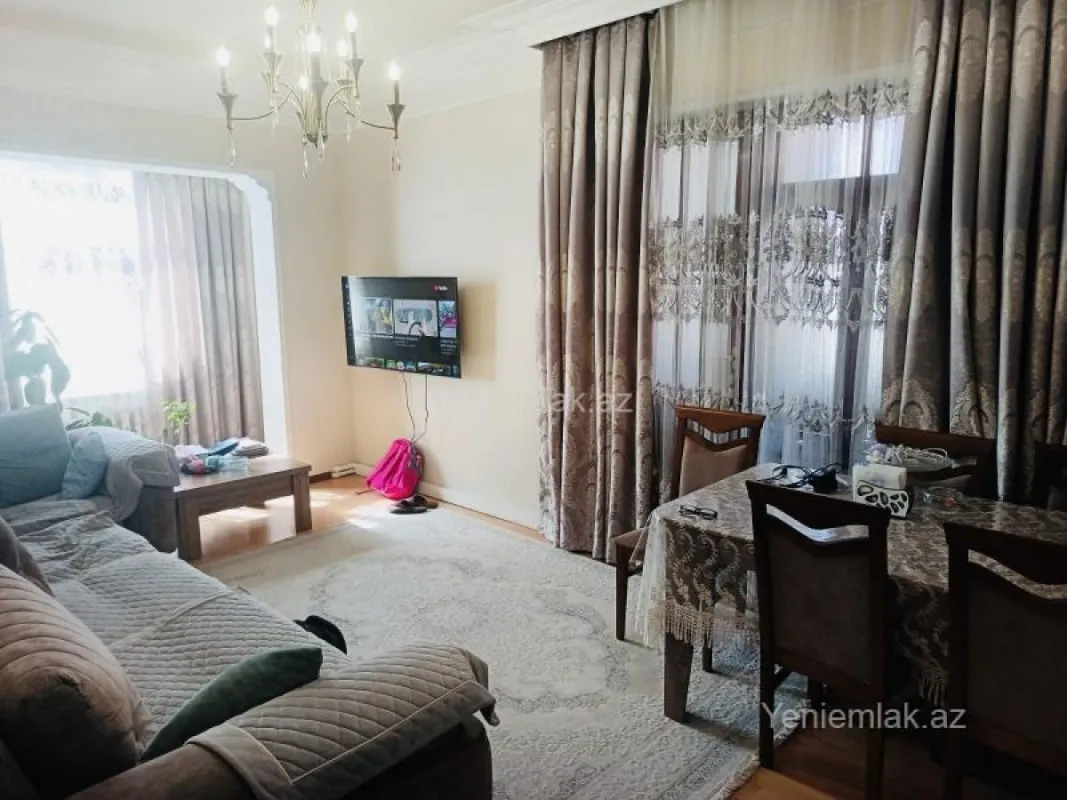 Satılır 4 otaqlı köhnə tikili 100 m²