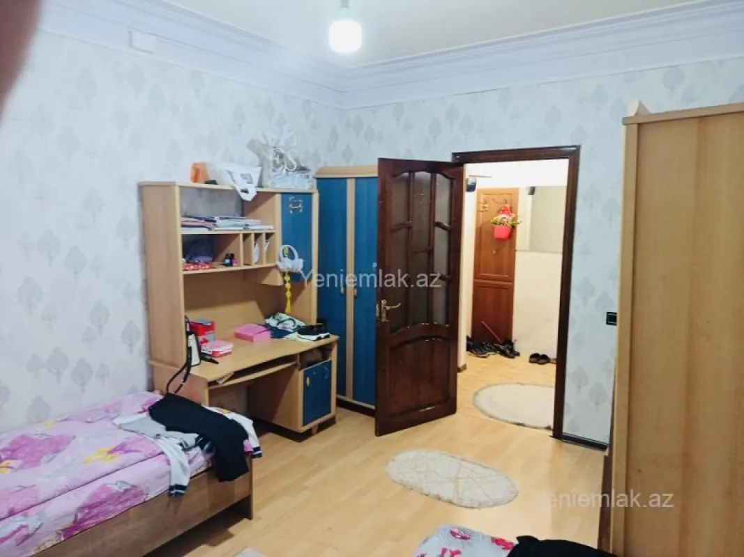 Satılır 4 otaqlı köhnə tikili 100 m²