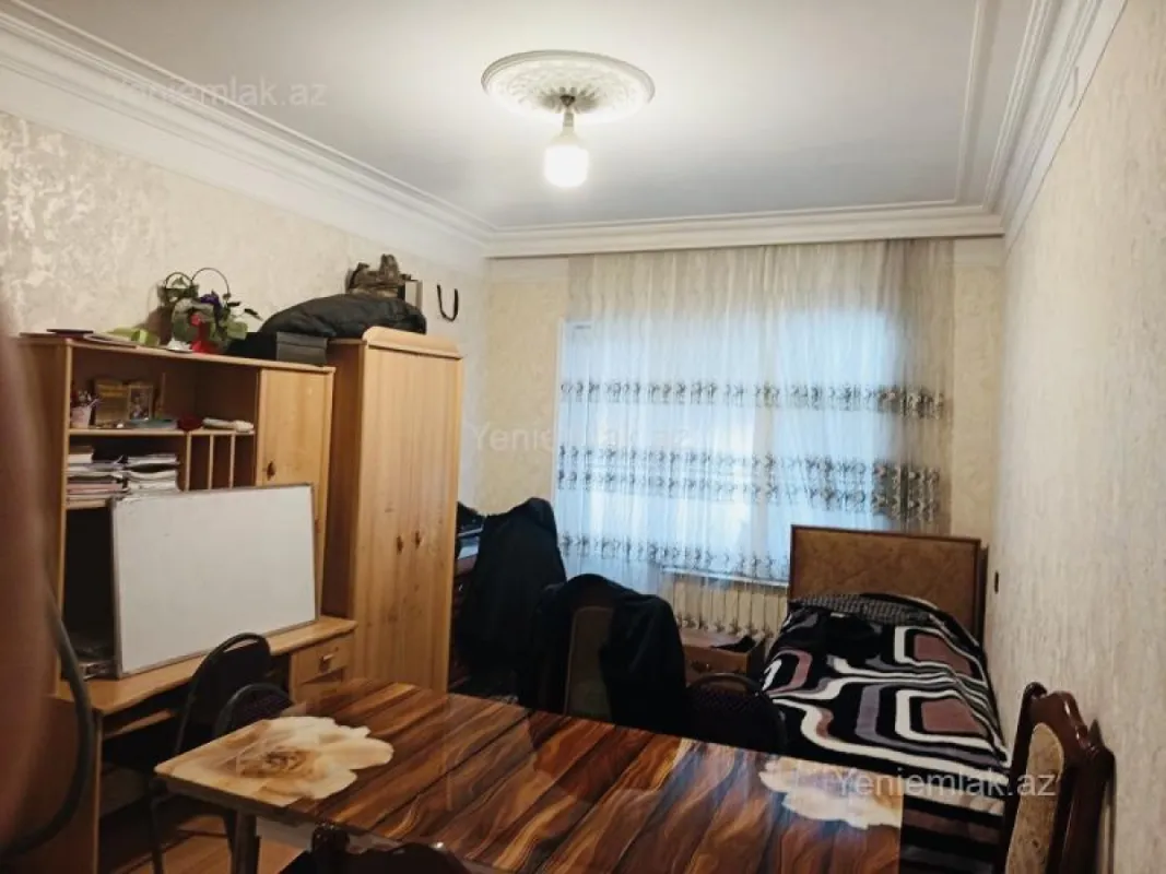 Satılır 4 otaqlı köhnə tikili 100 m²