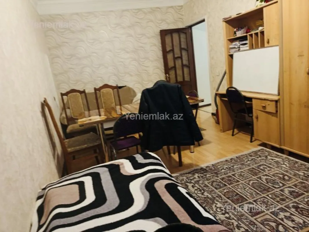 Satılır 4 otaqlı köhnə tikili 100 m²