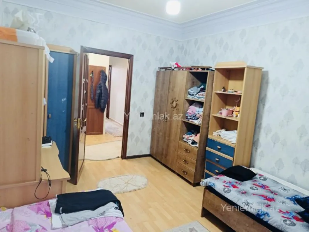 Satılır 4 otaqlı köhnə tikili 100 m²