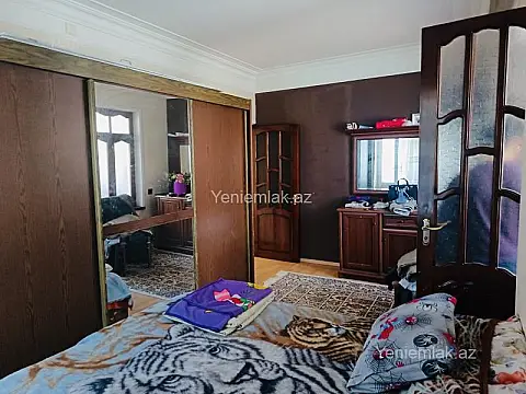 Satılır 4 otaqlı köhnə tikili 100 m²