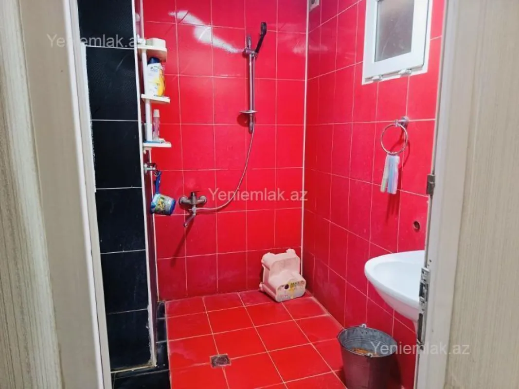 Satılır 4 otaqlı köhnə tikili 100 m²