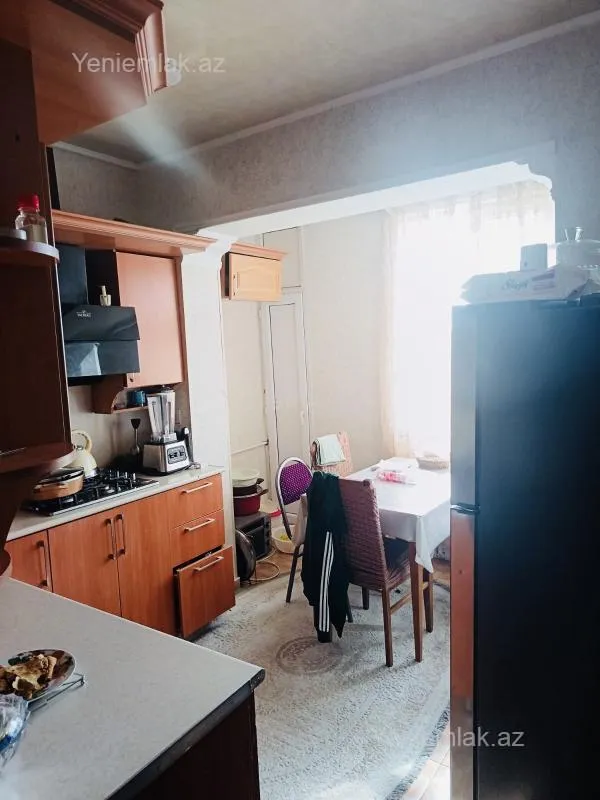 Satılır 4 otaqlı köhnə tikili 100 m²