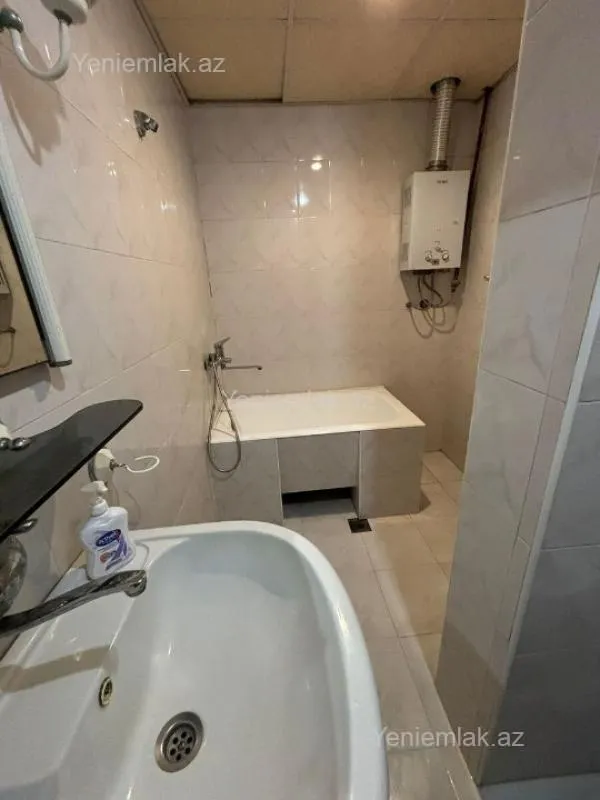 Satılır 3 otaqlı köhnə tikili 90 m²