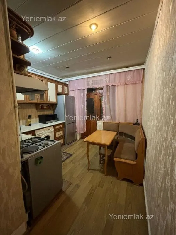 Satılır 3 otaqlı köhnə tikili 90 m²