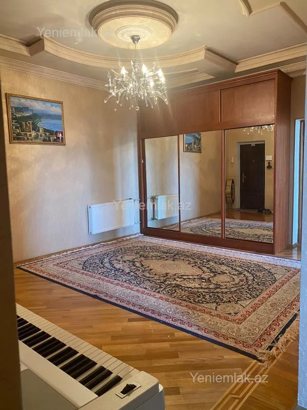 Satılır 3 otaqlı yeni tikili 150 m²