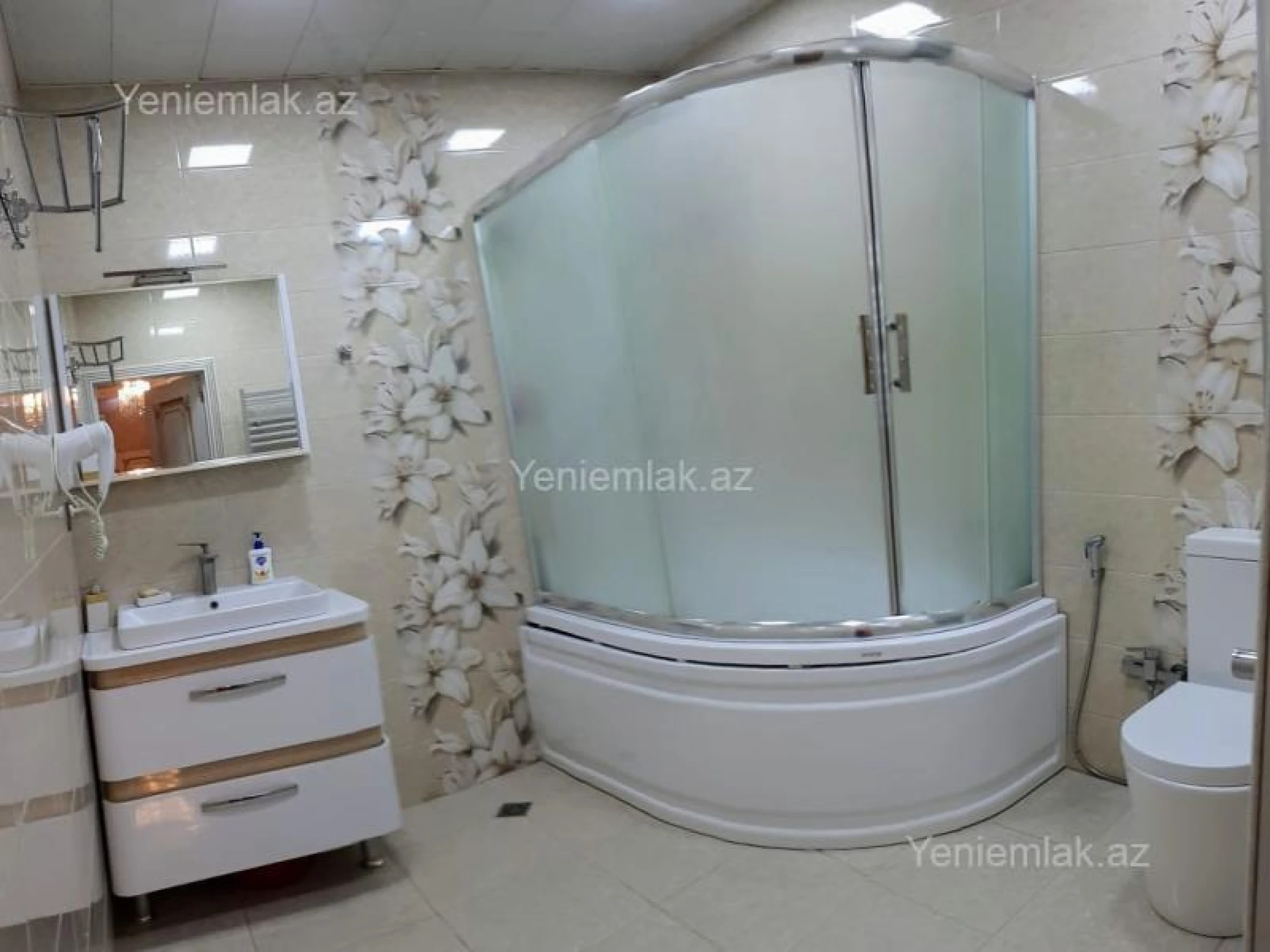 Satılır 4 otaqlı yeni tikili 165 m²