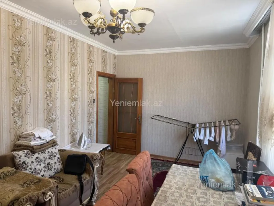 Satılır 4 otaqlı köhnə tikili 100 m²