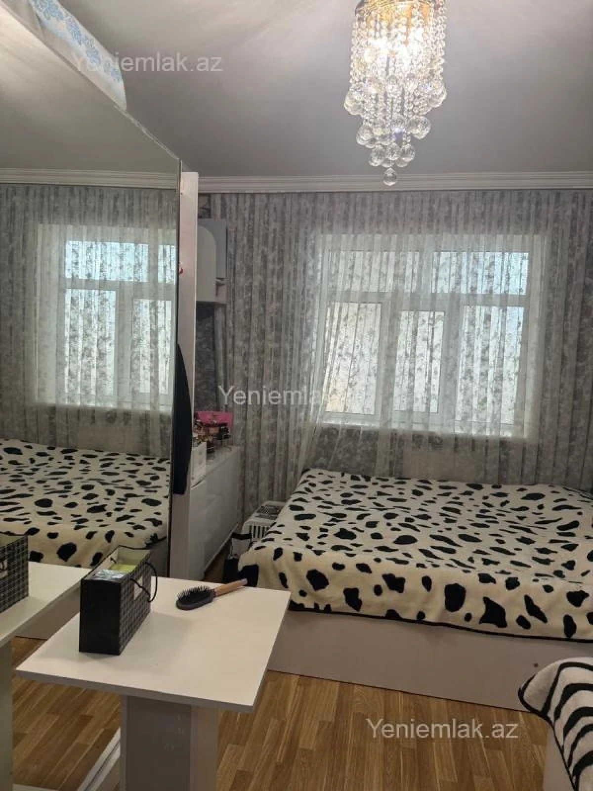 Satılır 4 otaqlı köhnə tikili 100 m²