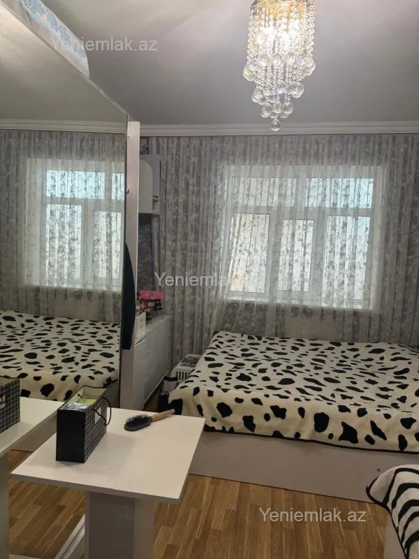 Satılır 4 otaqlı köhnə tikili 100 m²