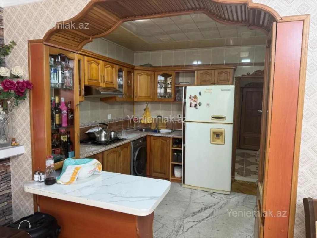 Satılır 4 otaqlı köhnə tikili 100 m²