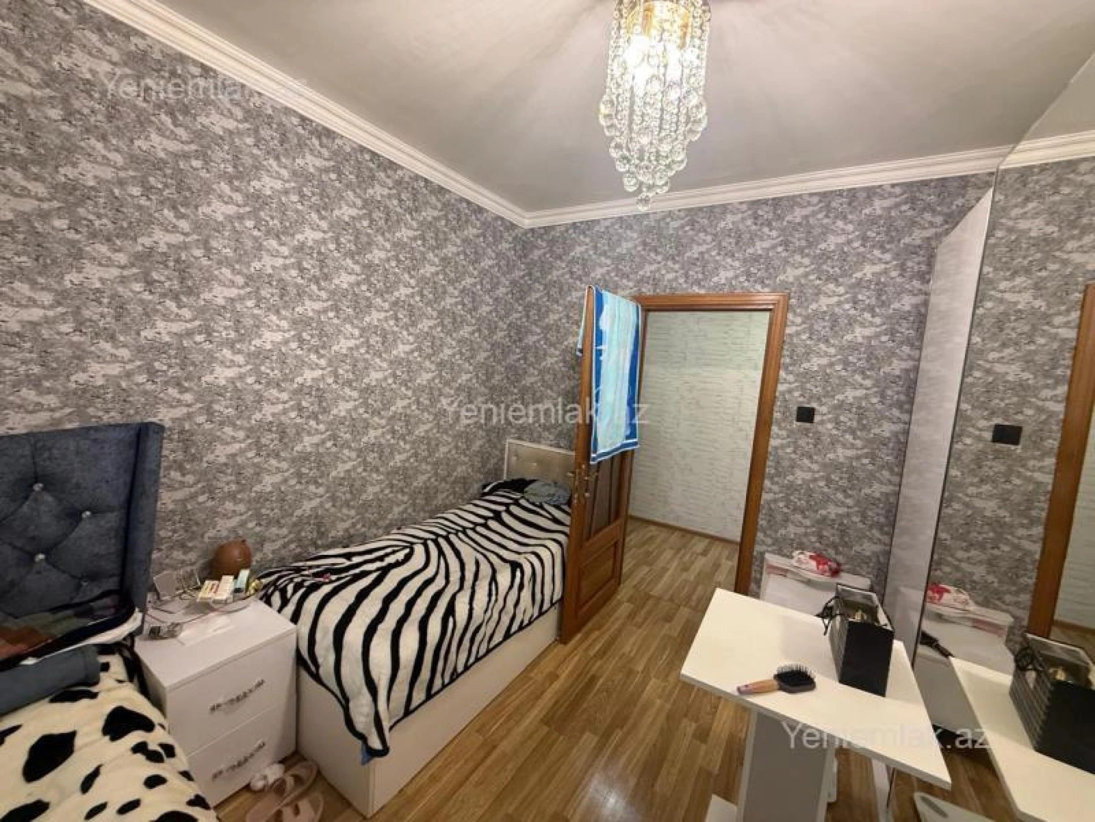 Satılır 4 otaqlı köhnə tikili 100 m²