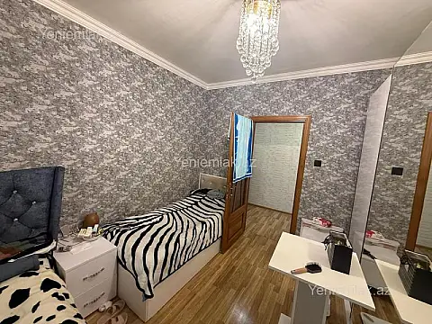 Satılır 4 otaqlı köhnə tikili 100 m²