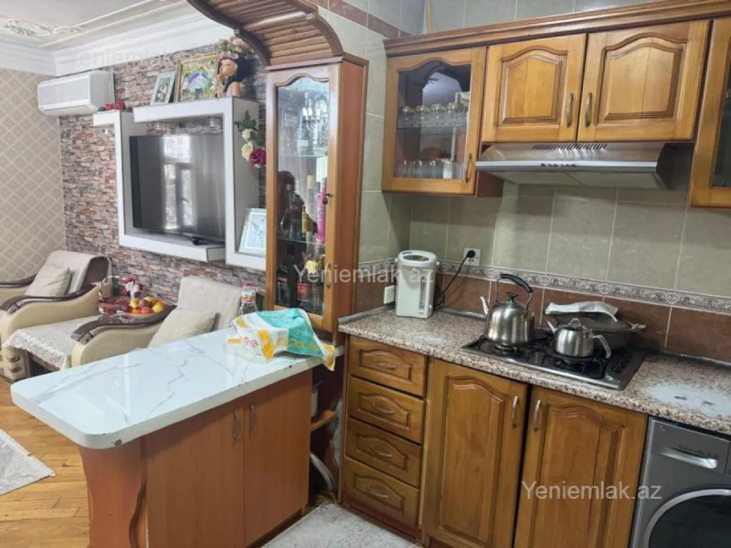 Satılır 4 otaqlı köhnə tikili 100 m²