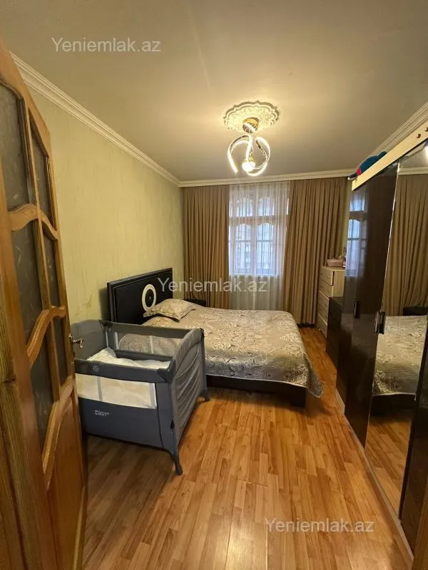 Satılır 4 otaqlı köhnə tikili 100 m²