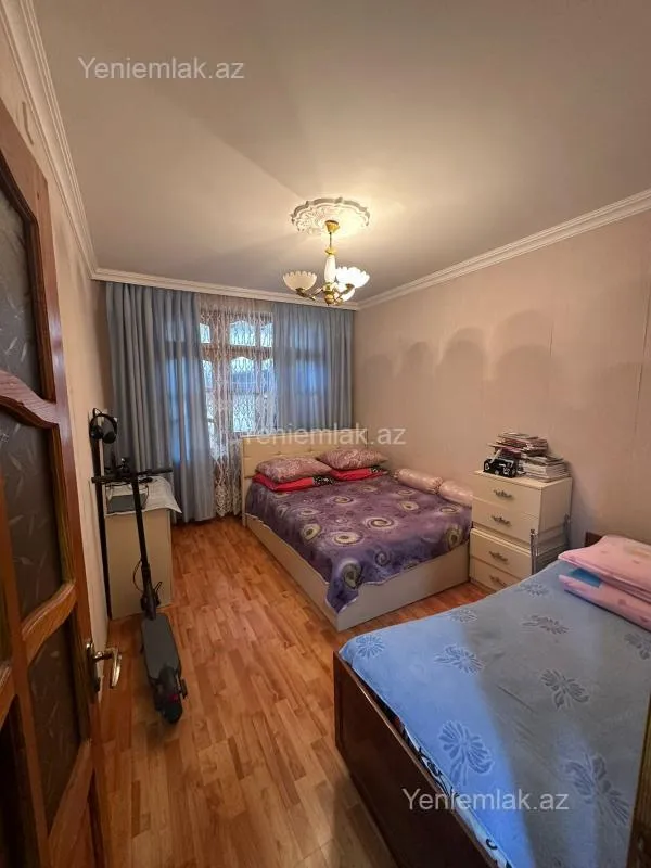Satılır 4 otaqlı köhnə tikili 100 m²