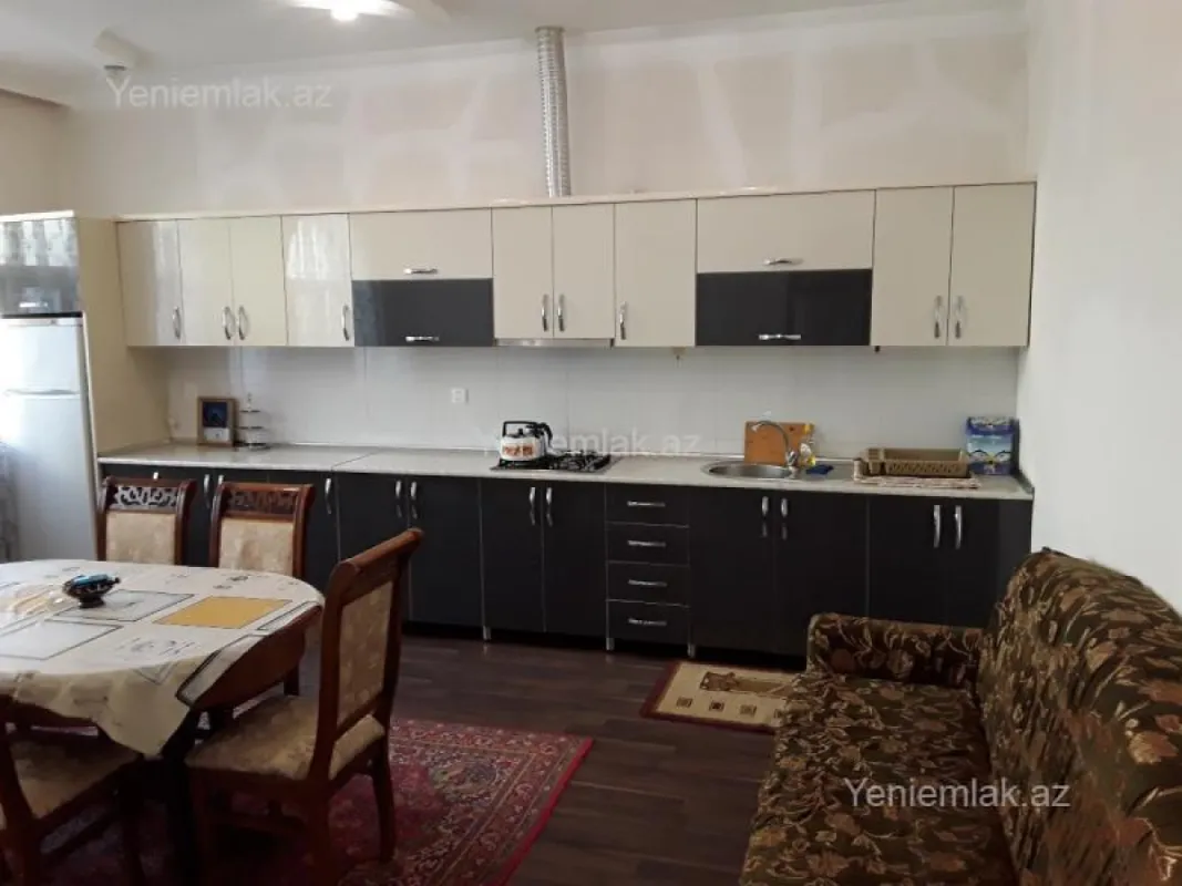 Satılır 4 otaqlı həyət evi 196 m²