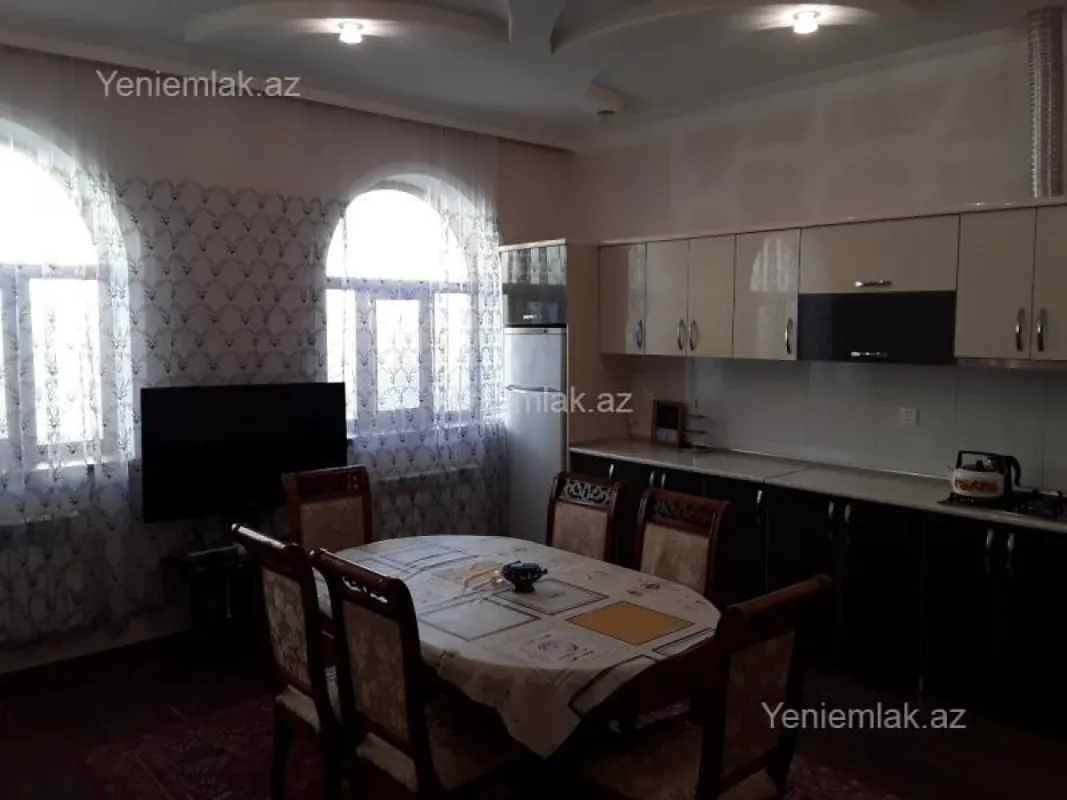 Satılır 4 otaqlı həyət evi 196 m²
