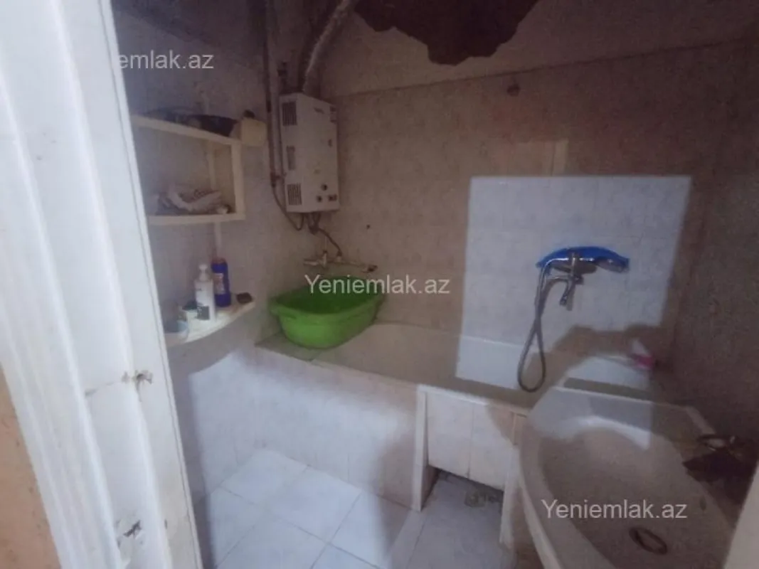 Satılır 2 otaqlı köhnə tikili 65 m²