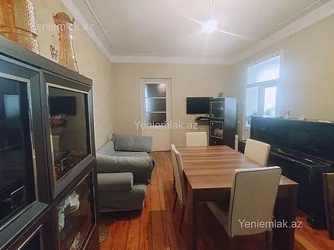 Satılır 2 otaqlı köhnə tikili 65 m²