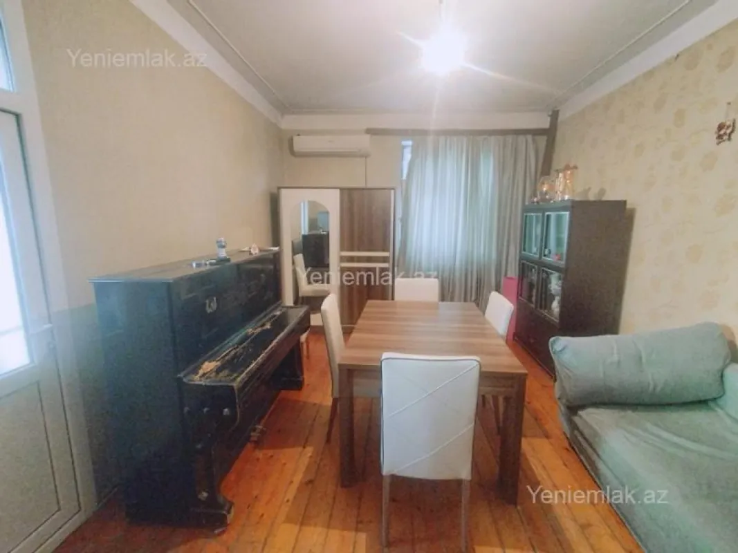 Satılır 2 otaqlı köhnə tikili 65 m²