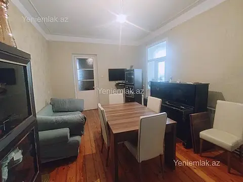 Satılır 2 otaqlı köhnə tikili 65 m²