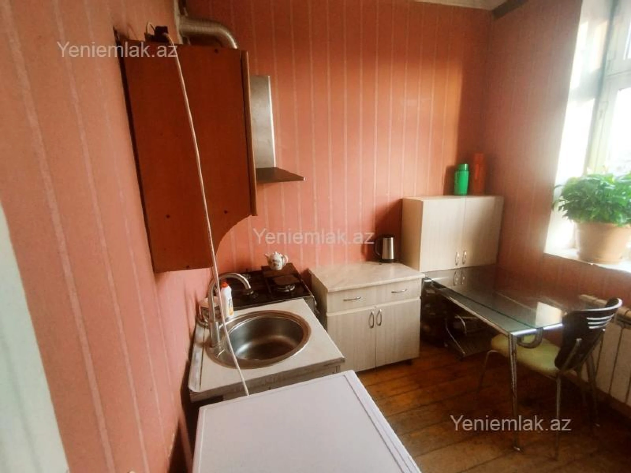 Satılır 2 otaqlı köhnə tikili 65 m²